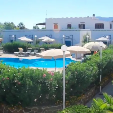 Casa Privata In Multiproprieta Le Sabbie Nere, Vulcano アパートホテル