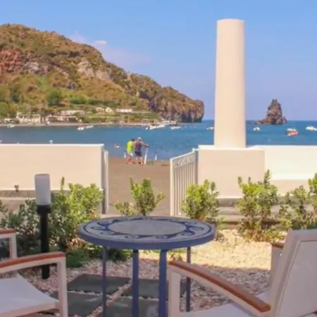 Casa Privata In Multiproprieta Le Sabbie Nere, Vulcano アパートホテル *